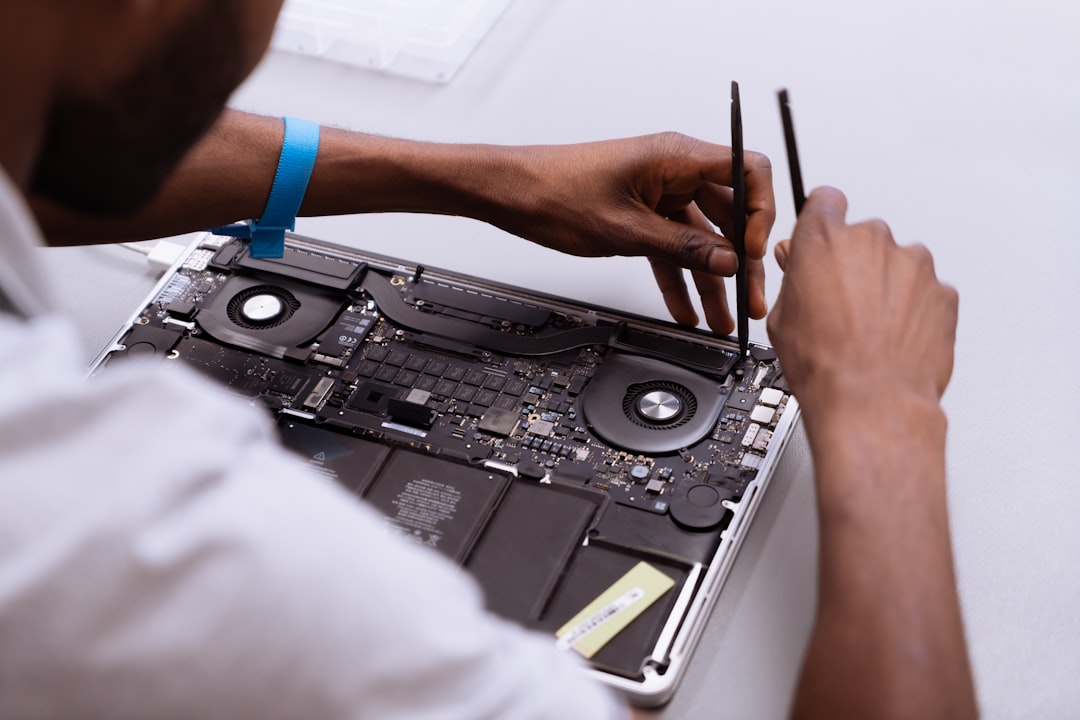 Home Revendo Repair Service Apple MacBook Pro